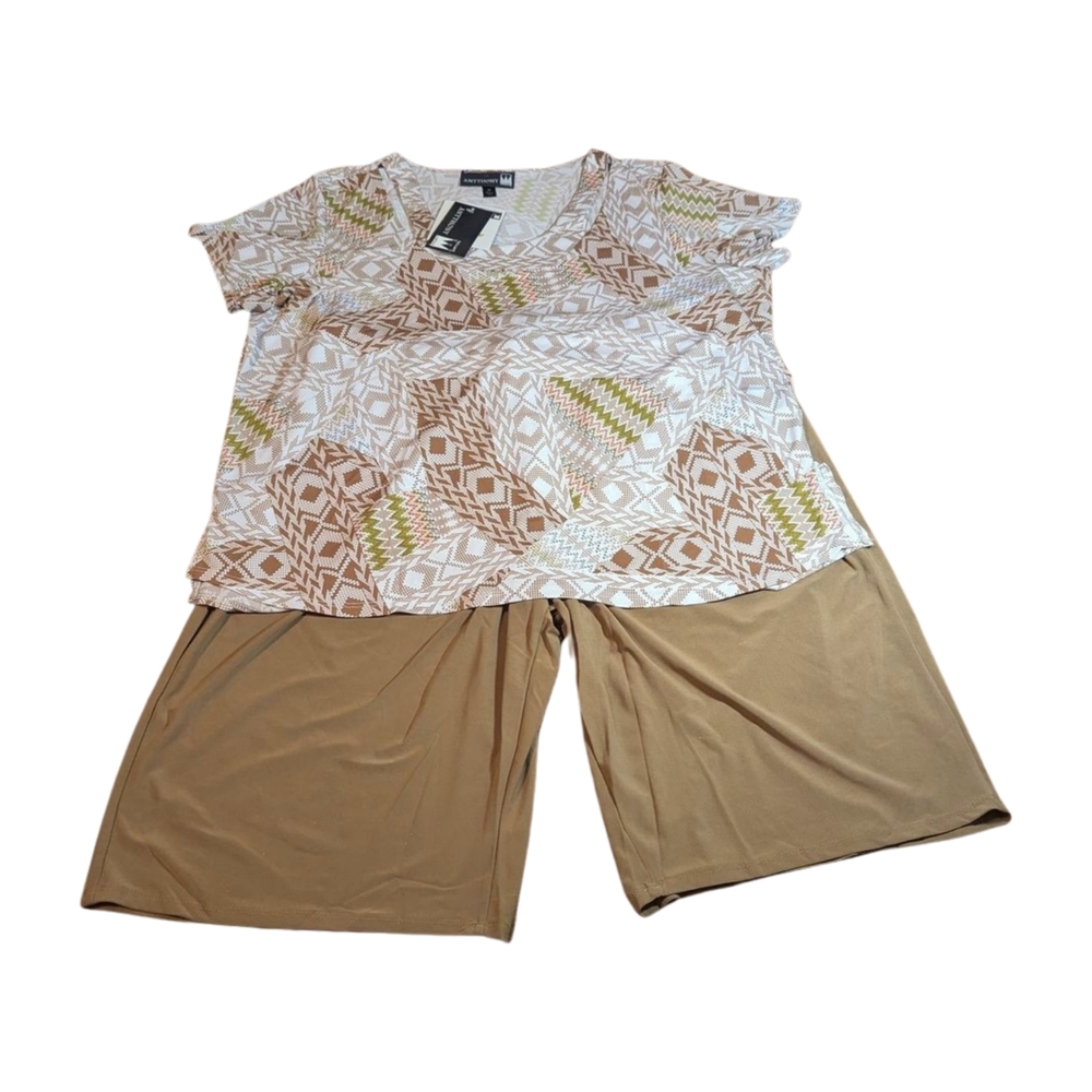 Antthony Design Woman's Plus Size Geometric Pattern Top And Tan Shorts 2X NWT